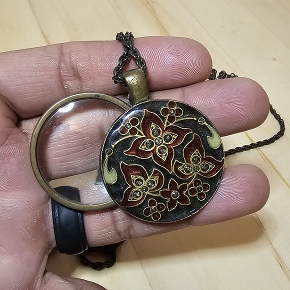 Enamel Inlay Florarl Design Bronze Tone Magnifying Glass Necklace 28 Inch Chain - Picture 2 of 9